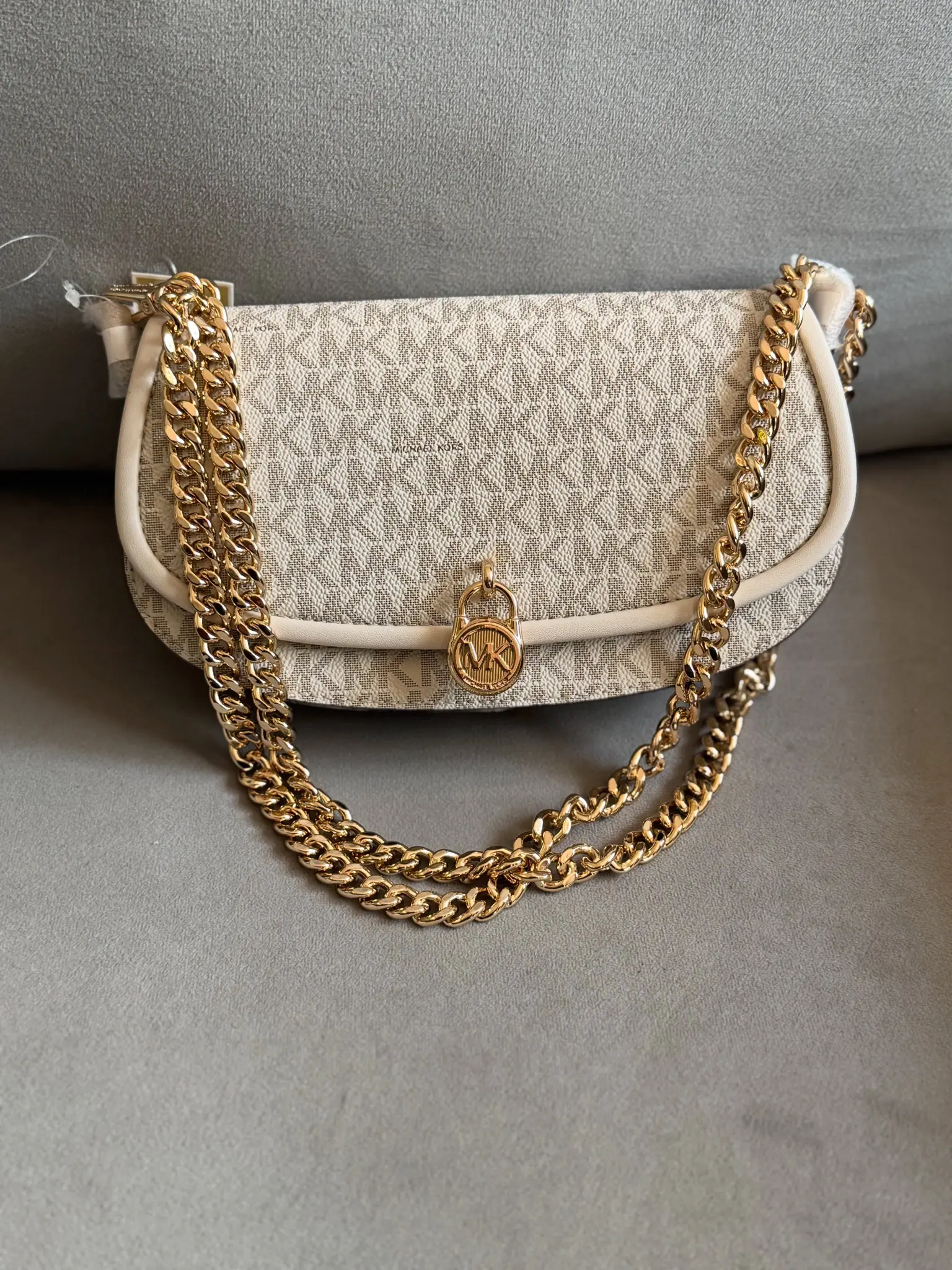 Cream Michael Kors shoulder bag with chain and gold-tone hardware